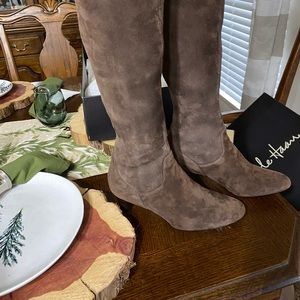 Band new brown suede boots